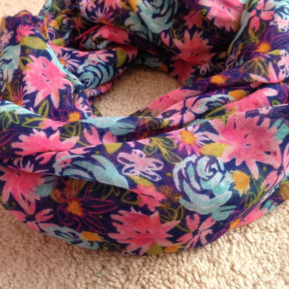Multi Color Flower Pattern Scarf - Picture 2 of 3